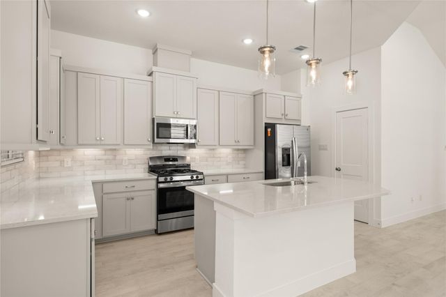 520 Red Cascade Trail, Willis, TX 77318