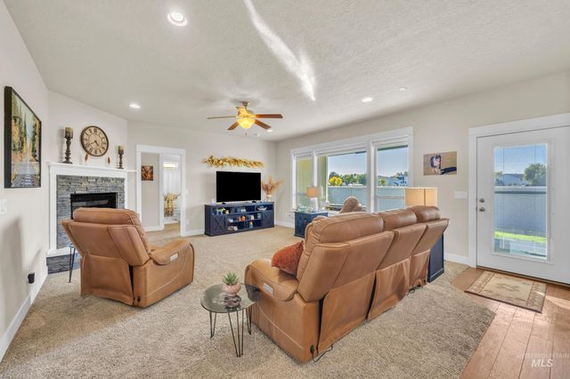 367 N Magnolia Pl, Middleton, ID 83644