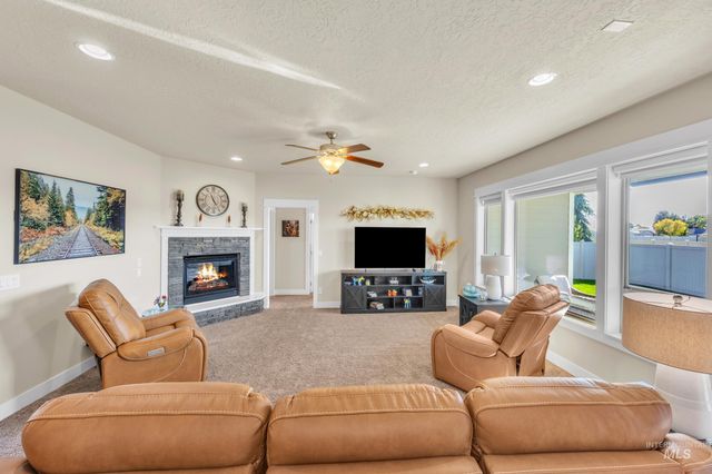 367 N Magnolia Pl, Middleton, ID 83644
