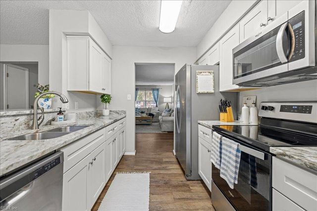 253 N Hill LN, Chesapeake, VA 23322