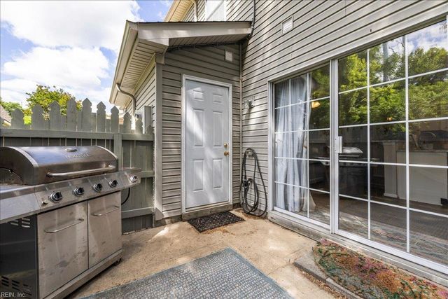 253 N Hill LN, Chesapeake, VA 23322