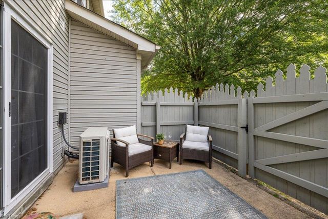 253 N Hill LN, Chesapeake, VA 23322