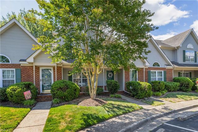 253 N Hill LN, Chesapeake, VA 23322
