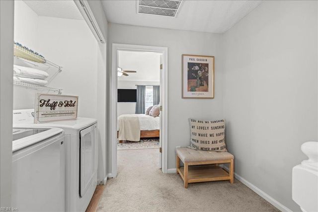 253 N Hill LN, Chesapeake, VA 23322