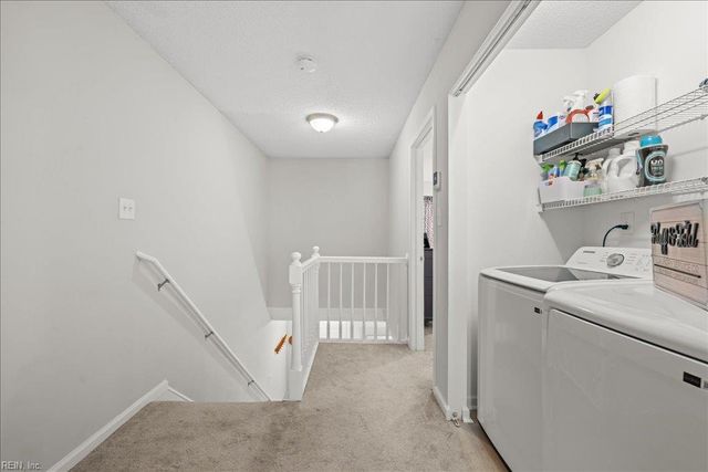 253 N Hill LN, Chesapeake, VA 23322