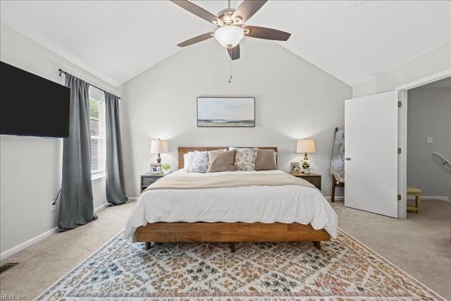 253 N Hill LN, Chesapeake, VA 23322