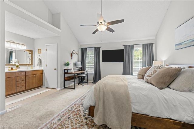 253 N Hill LN, Chesapeake, VA 23322