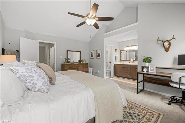 253 N Hill LN, Chesapeake, VA 23322