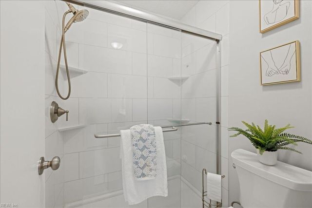 253 N Hill LN, Chesapeake, VA 23322