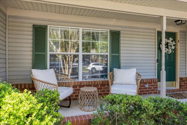 253 N Hill LN, Chesapeake, VA 23322