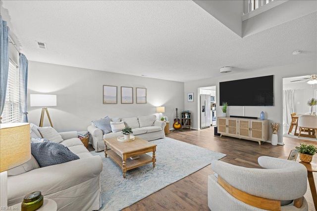253 N Hill LN, Chesapeake, VA 23322