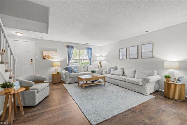 253 N Hill LN, Chesapeake, VA 23322