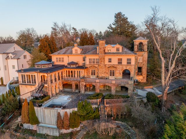 710 W Brow Road, Lookout Mountain, TN 37350