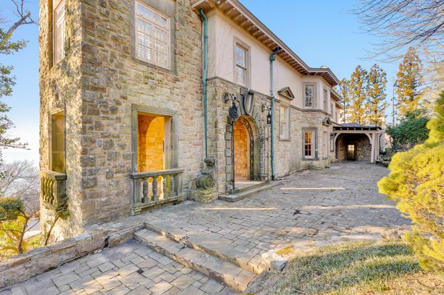 710 W Brow Road, Lookout Mountain, TN 37350