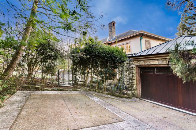 710 W Brow Road, Lookout Mountain, TN 37350