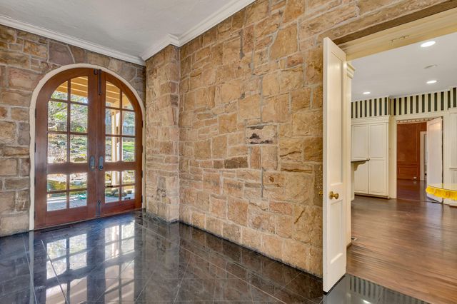 710 W Brow Road, Lookout Mountain, TN 37350