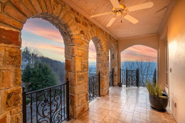 710 W Brow Road, Lookout Mountain, TN 37350