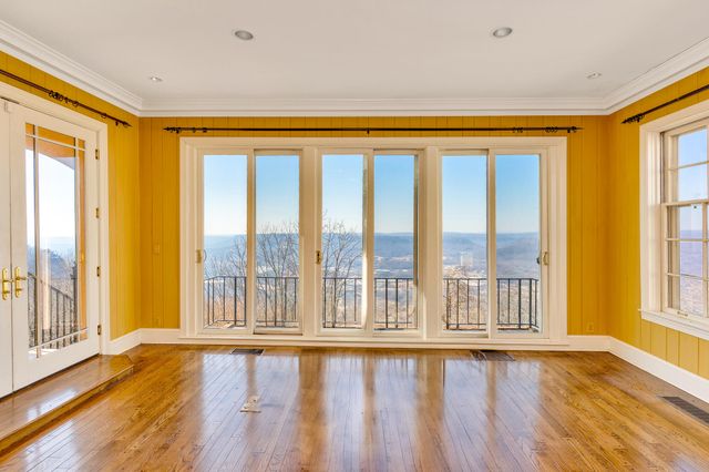 710 W Brow Road, Lookout Mountain, TN 37350