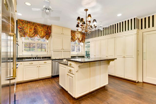 710 W Brow Road, Lookout Mountain, TN 37350