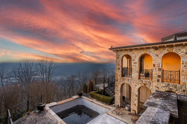 710 W Brow Road, Lookout Mountain, TN 37350