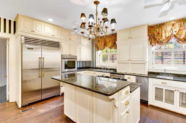 710 W Brow Road, Lookout Mountain, TN 37350