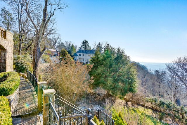 710 W Brow Road, Lookout Mountain, TN 37350