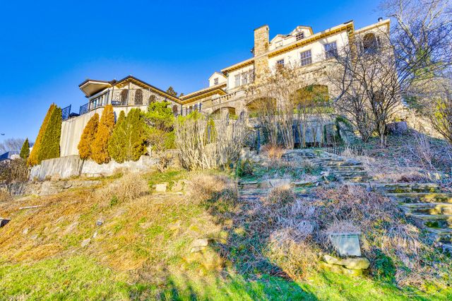 710 W Brow Road, Lookout Mountain, TN 37350