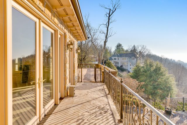 710 W Brow Road, Lookout Mountain, TN 37350