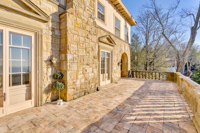 710 W Brow Road, Lookout Mountain, TN 37350