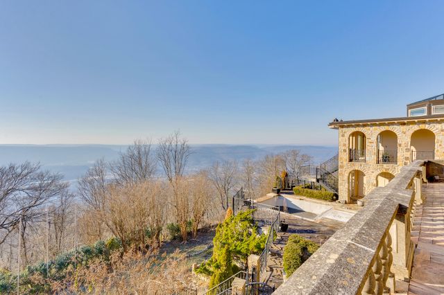 710 W Brow Road, Lookout Mountain, TN 37350