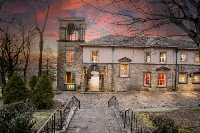 710 W Brow Road, Lookout Mountain, TN 37350