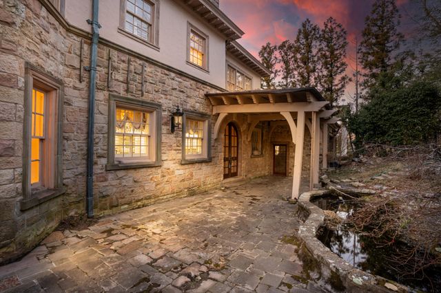 710 W Brow Road, Lookout Mountain, TN 37350