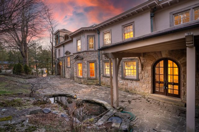 710 W Brow Road, Lookout Mountain, TN 37350