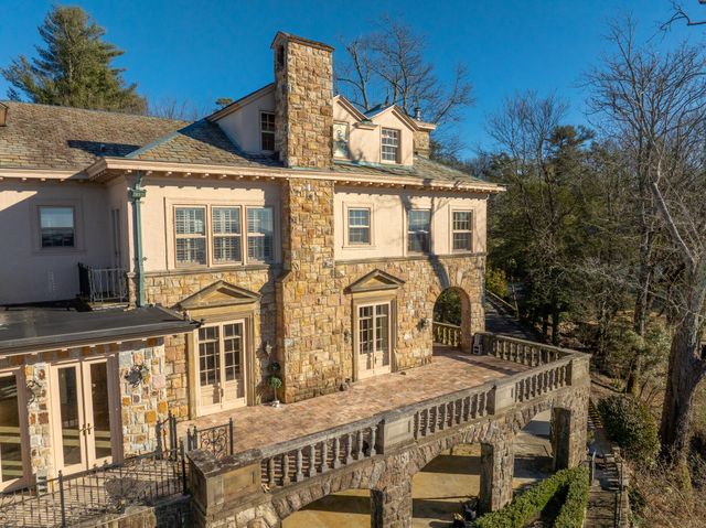 710 W Brow Road, Lookout Mountain, TN 37350