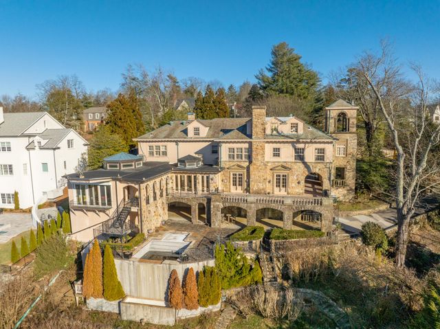 710 W Brow Road, Lookout Mountain, TN 37350