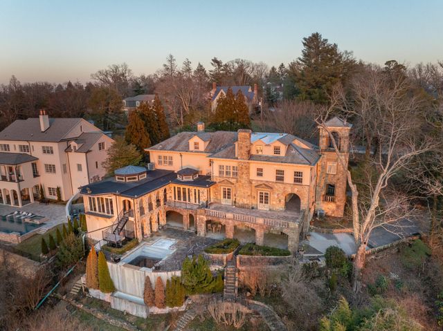 710 W Brow Road, Lookout Mountain, TN 37350