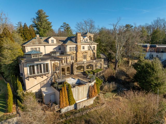 710 W Brow Road, Lookout Mountain, TN 37350