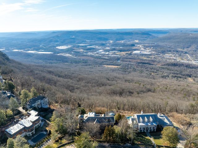 710 W Brow Road, Lookout Mountain, TN 37350