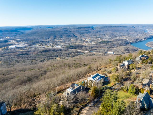 710 W Brow Road, Lookout Mountain, TN 37350