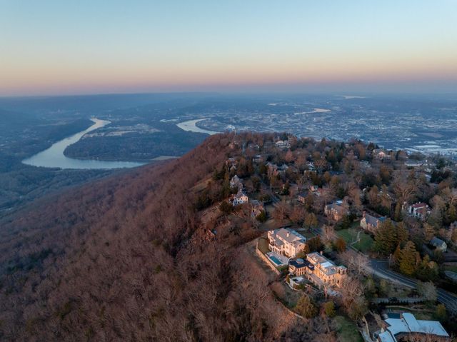 710 W Brow Road, Lookout Mountain, TN 37350