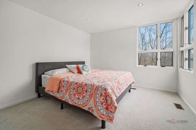 18212 Oak Grove Road, Harvard, IL 60033