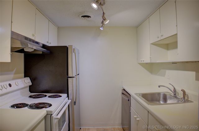 1502 S Boulder Avenue 16M, Tulsa, OK 74119