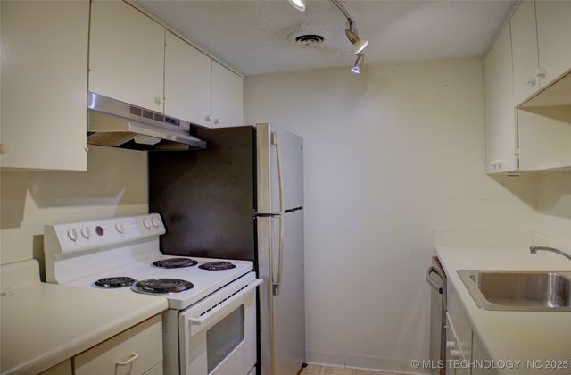 1502 S Boulder Avenue 16M, Tulsa, OK 74119