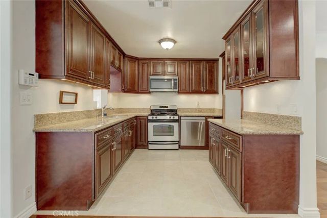 11943 Strathern Street, North Hollywood, CA 91605