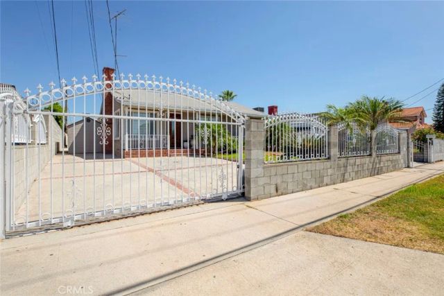 11943 Strathern Street, North Hollywood, CA 91605