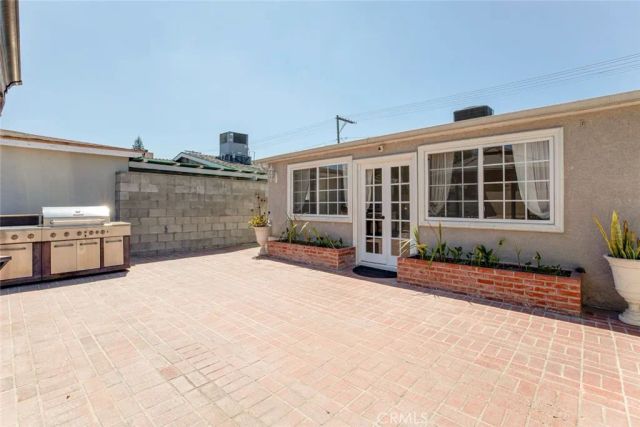 11943 Strathern Street, North Hollywood, CA 91605