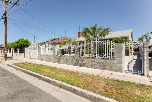11943 Strathern Street, North Hollywood, CA 91605
