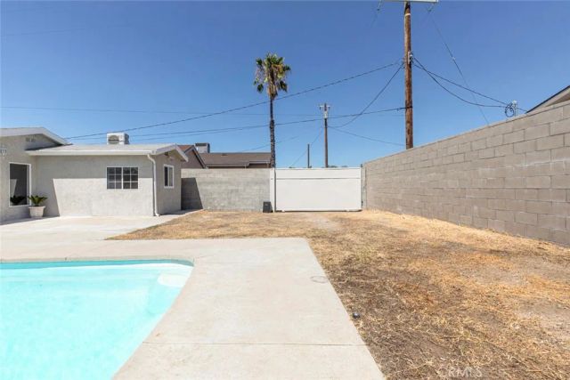 11943 Strathern Street, North Hollywood, CA 91605