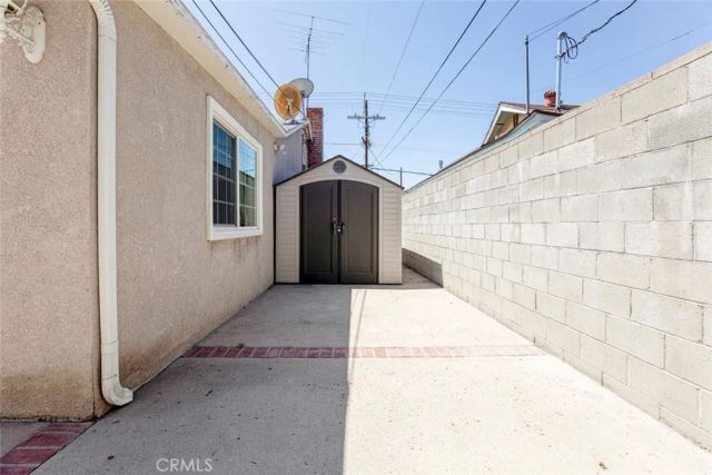 11943 Strathern Street, North Hollywood, CA 91605