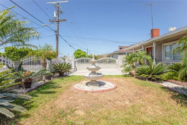 11943 Strathern Street, North Hollywood, CA 91605